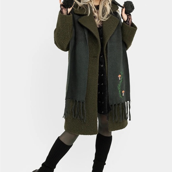 DISTURBIA Fable Embroidered Bonnet Hat - Picture 6 of 6